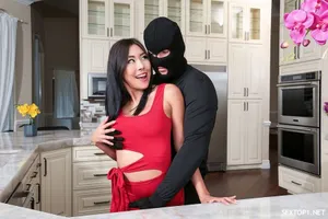 Cô em gái nhút nhát của bạn gái tôi
