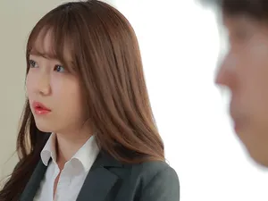 Chuyện oái oăm, đang tự sướng thì vợ yêu nhà kề bên say xỉn vào nhầm nhà