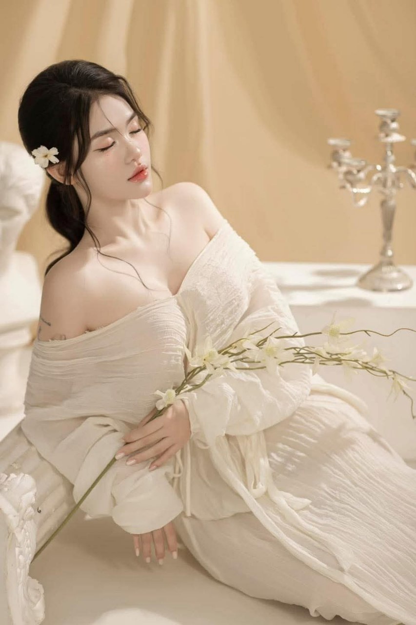 EKDV-630 Cấp dưới của vợ, NTR, là một con đĩ và không có việc làm. Nhân sự thay đổi, mỹ nhân ngực to cấp dưới của cô lại yếu thế. Suzuki Satomi